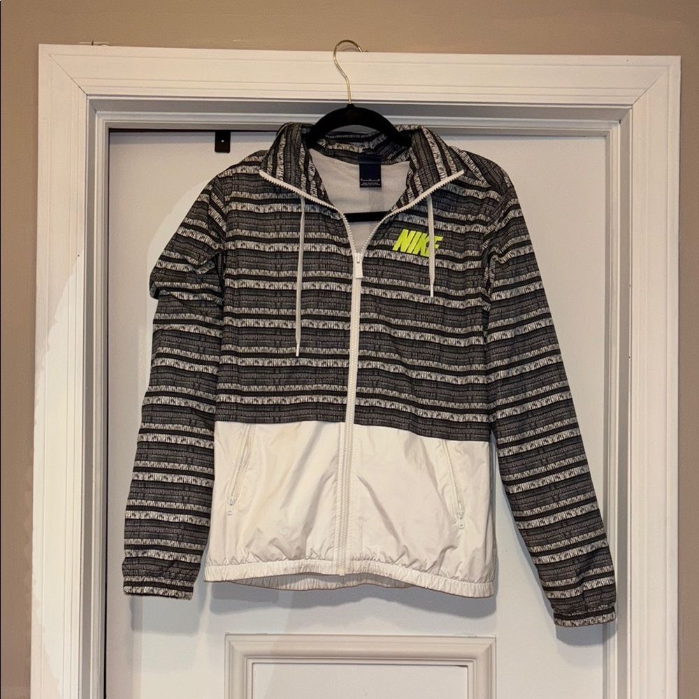 Nike Shell Windbreaker Jacket Water Resistent Streetwear Sporty Sz M